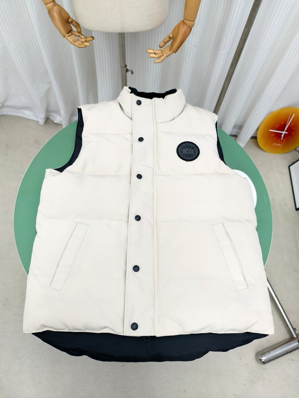 ❤️Canada Goose Cream Puffer Vest with Black Accents